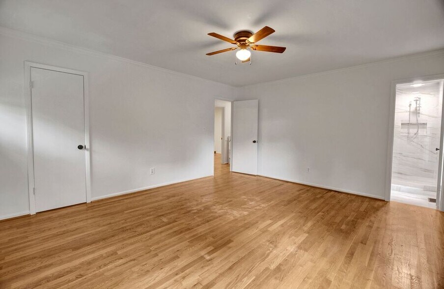 Building Photo - 3541 W Lakeside Dr