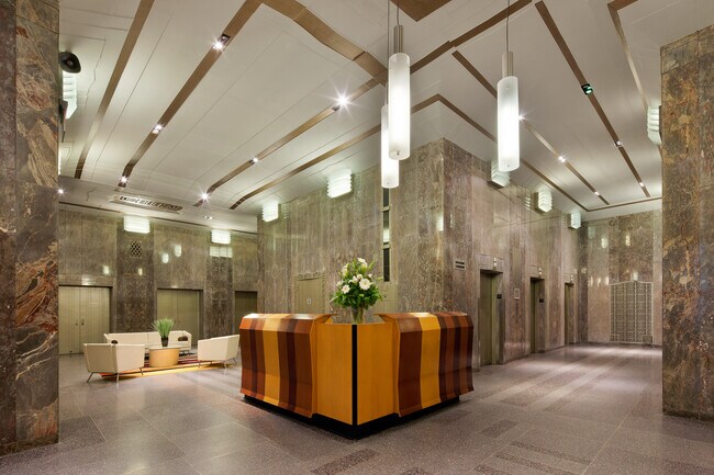24 Hour Concierge - 365 Bridge St