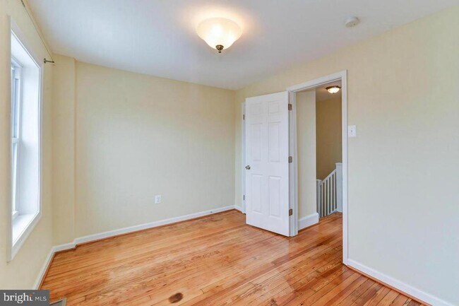 Building Photo - 1648 L St NE