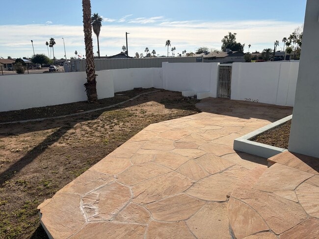 Building Photo - 2 Bedroom 2.5 Bath Townhome!