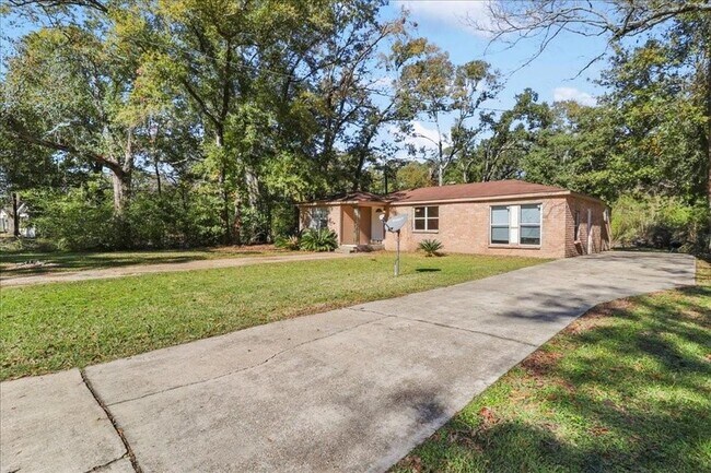 Building Photo - 400 Mississippi St