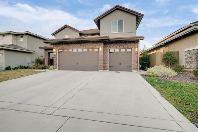 Building Photo - Luxury 4 Bedroom Home in Gated El Dorado Hills Community!