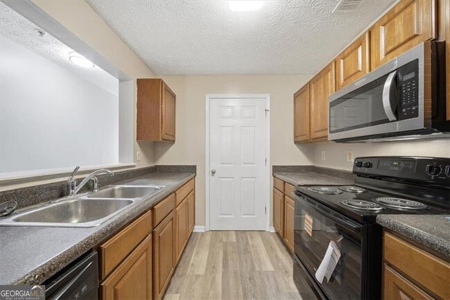 Building Photo - 8201 Fairington Ridge Cir