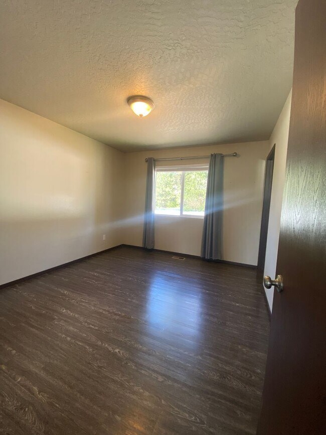 Building Photo - 4 bedrooms 3 baths-Mead School District Ho...