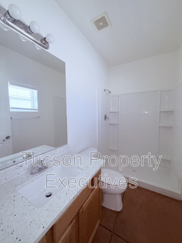 Building Photo - 324 W 23rd St