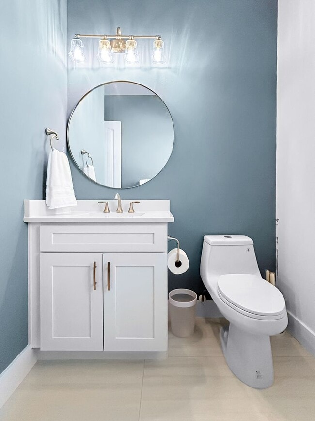 Building Photo - Waterfront Johns Pass Luxury | Steps to Beach + Pool, Hot Tub & Dock