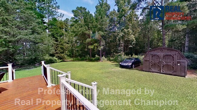 Building Photo - Spacious and Beautifully Updated 3 BD/2 BA...