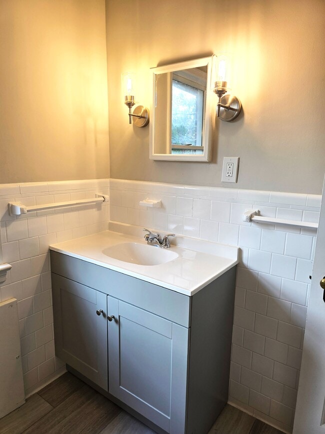 Building Photo - 308 Eastway Ct