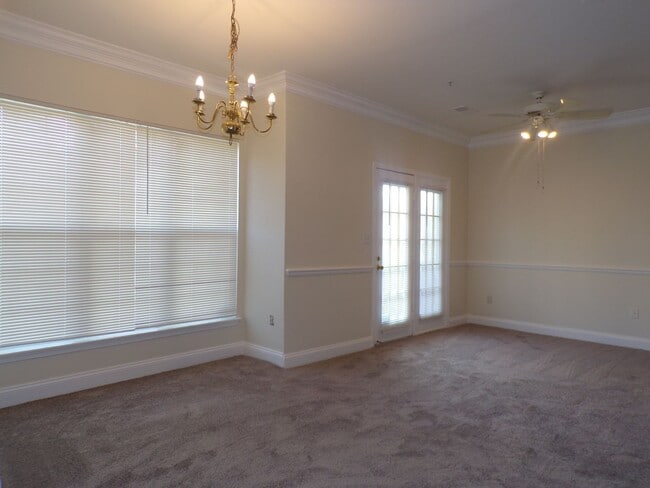 Building Photo - Odenton, 3 level twhs, end unit, Master su...