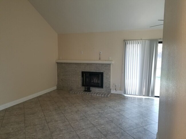 Building Photo - 10943 Countryview