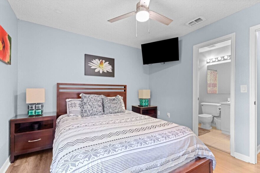 Building Photo - 4531 SW 44th Ln