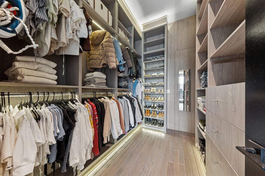 Building Photo - 2756 N Magnolia Ave