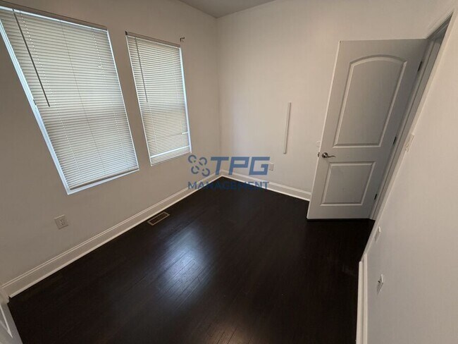 Building Photo - 937-939 Pennington St-1R