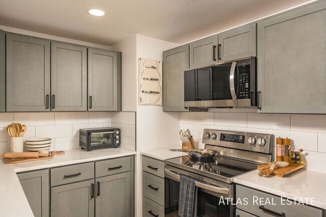 Building Photo - 5210 Quay St