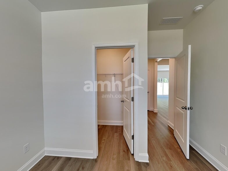 Building Photo - 6059 Rosemore Ln