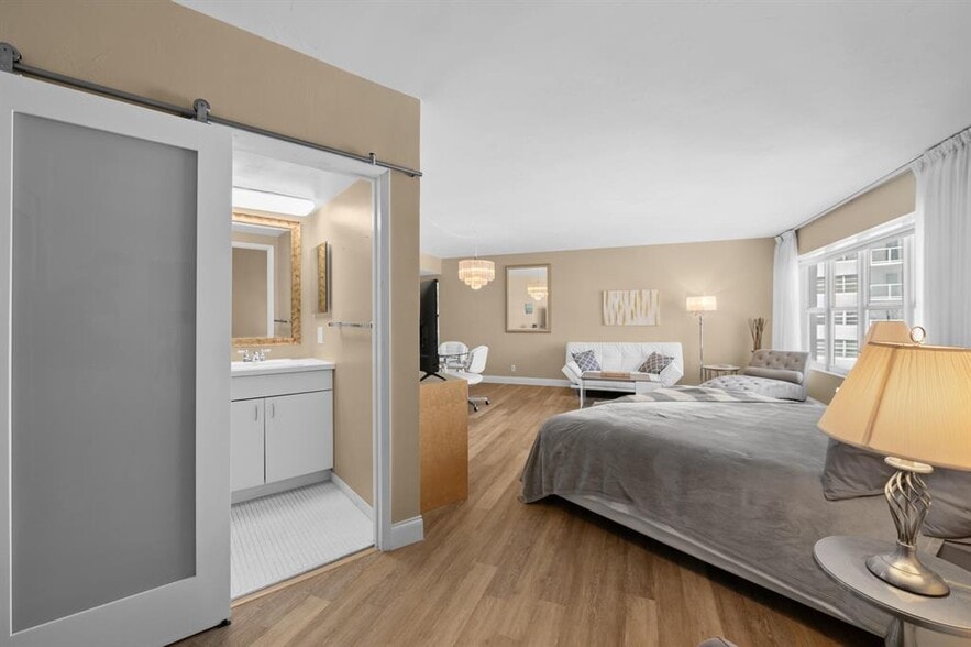 Building Photo - 3700 Galt Ocean Dr