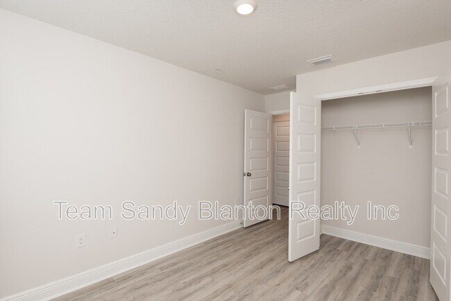 Building Photo - 8706 Meadow Flower Ln