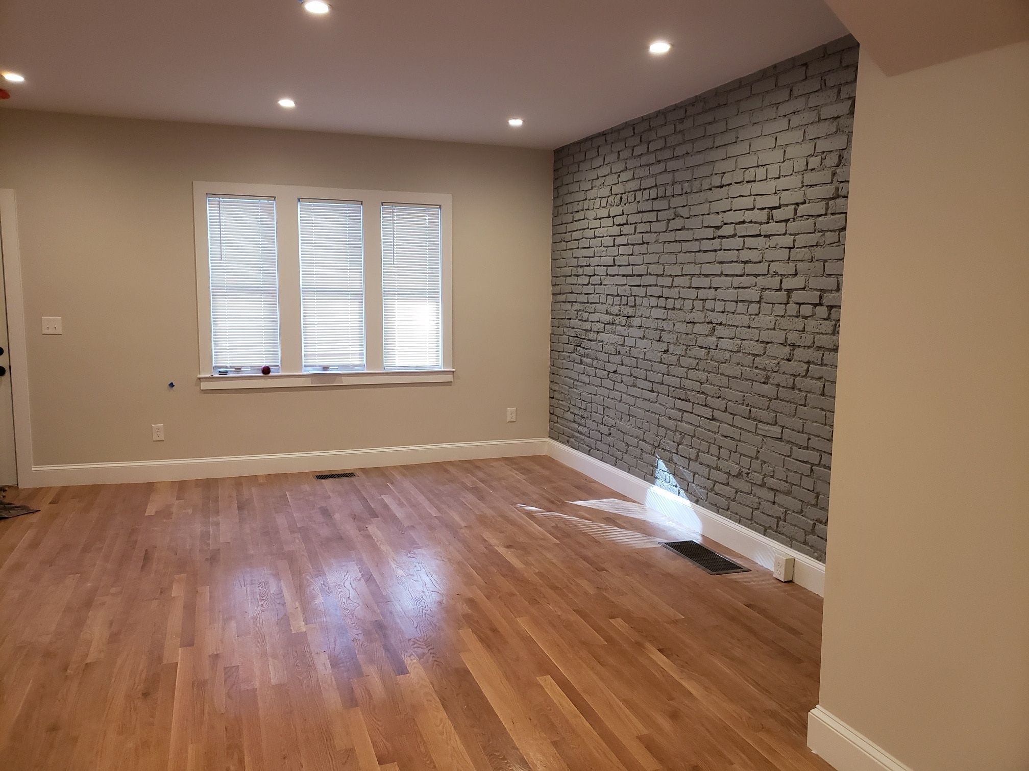 Building Photo - 129 Sutherland