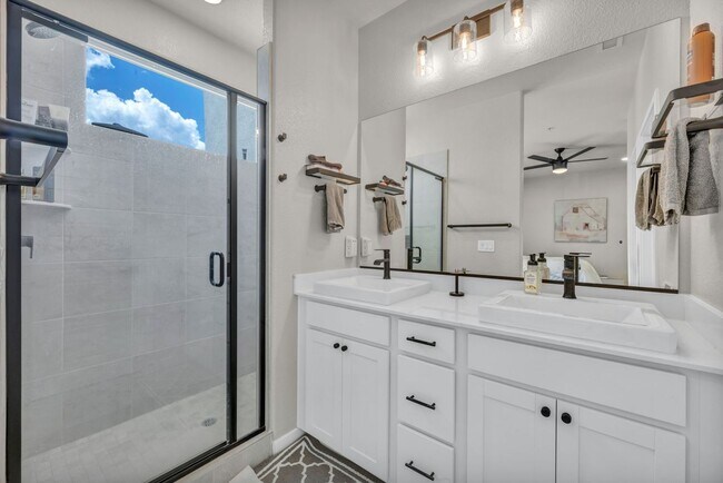 Building Photo - Fully Furnished Modern Townhome with utilities included and flexible lease options available