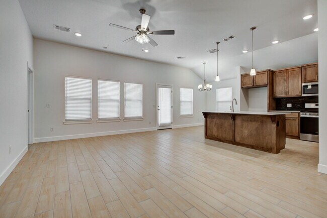 Building Photo - 323 Woodrock St