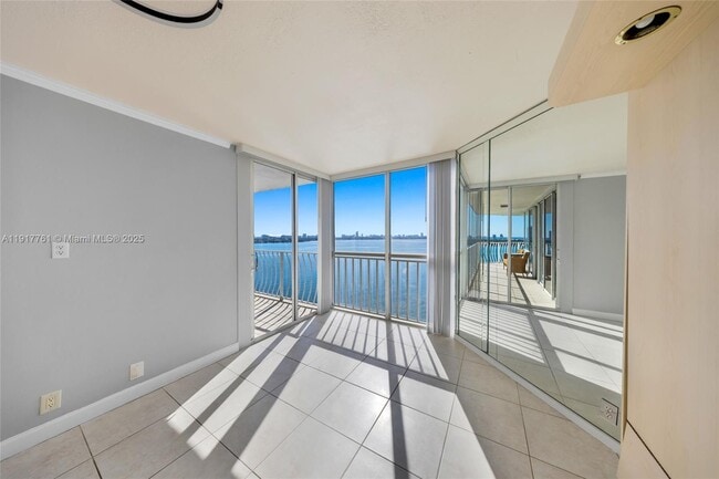 Building Photo - 7601 E Treasure Dr