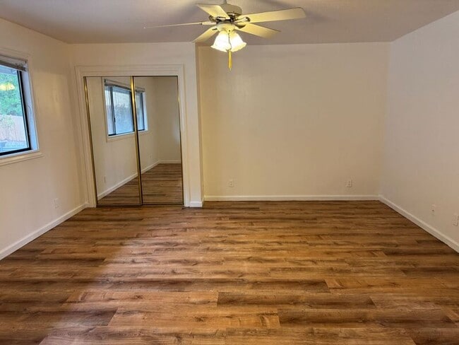 Building Photo - 3556 Mesa Verdes Dr
