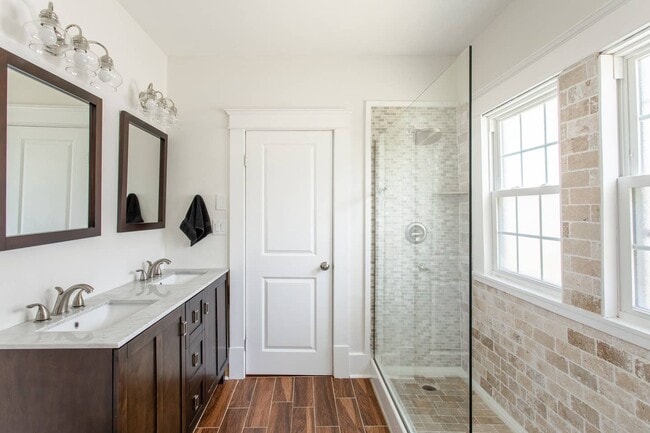 Building Photo - 2231 Blair Blvd