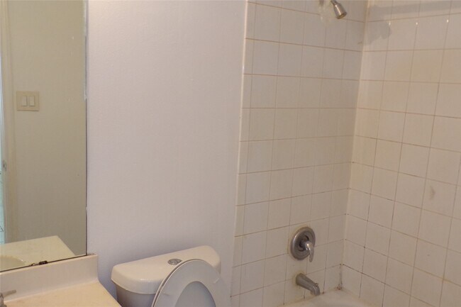 Building Photo - 16006 Hiram Clarke Rd