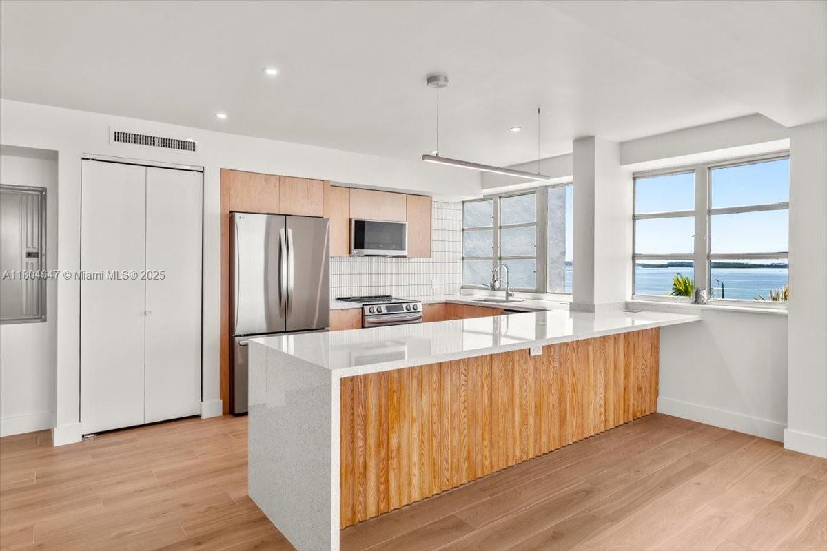 Building Photo - 1430 Brickell Bay Dr