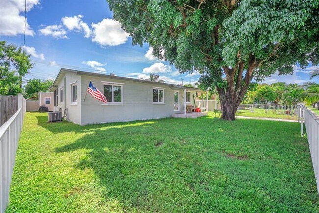 Building Photo - 7548 Farragut St