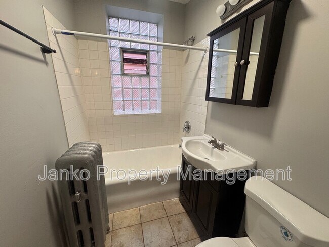 Building Photo - 5903 W Huron St