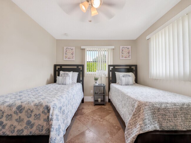 Building Photo - Discover the perfect Naples Park rental just minutes from the beach.