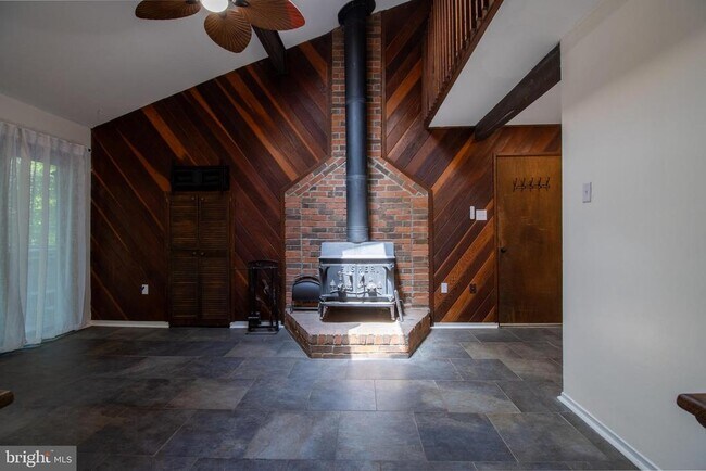 Building Photo - 6277 Occoquan Forest Dr