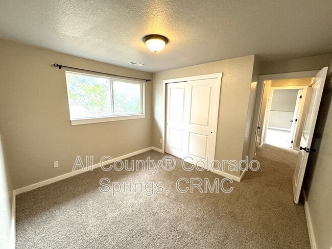 Building Photo - 1480 Hiawatha Dr