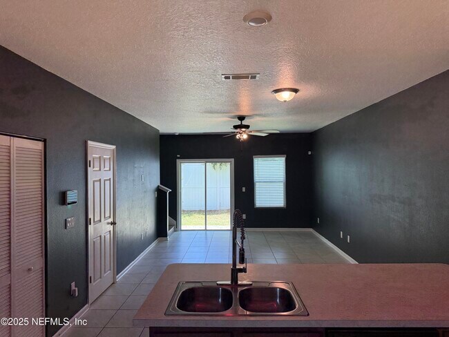 Building Photo - 819 Observatory Pkwy