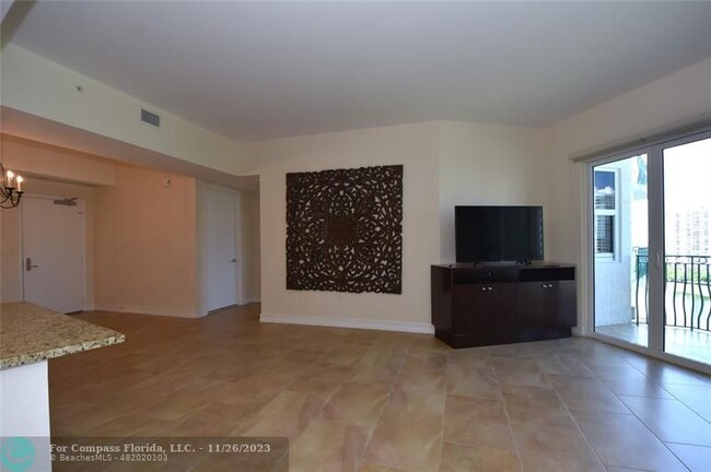 Building Photo - 20000 E Country Club Dr