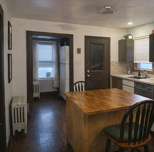 Building Photo - 119 E North Ave