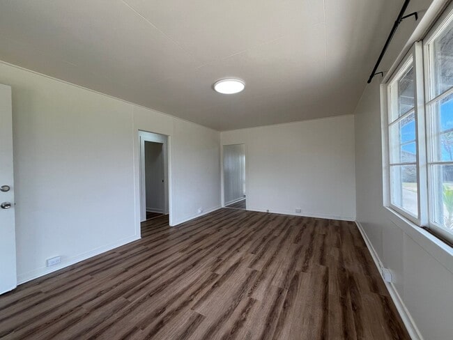Building Photo - T1239ach (REOM)