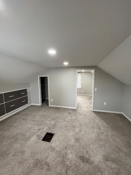 Building Photo - 9 Alter Ct