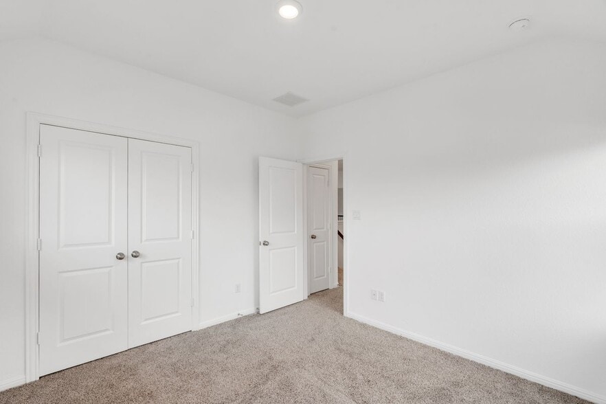 Building Photo - 133 Lenera Dr