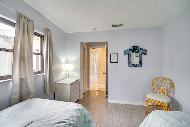 Building Photo - 301 Markley Ct