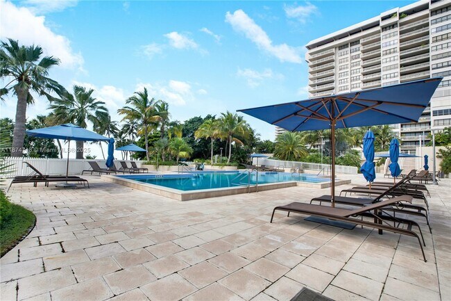 Building Photo - 3 Grove Isle Dr