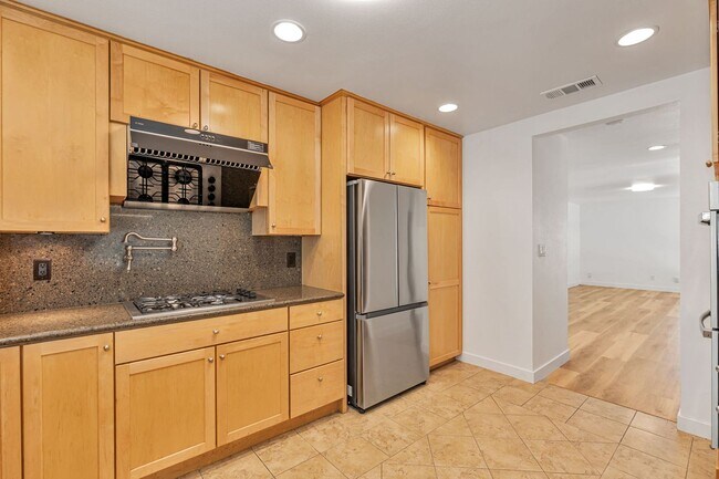 Building Photo - Beautifully Maintained 3-Bedroom Home l Hu...