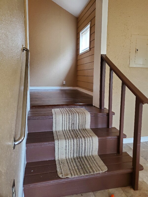 Building Photo - 100 Skyview Dr