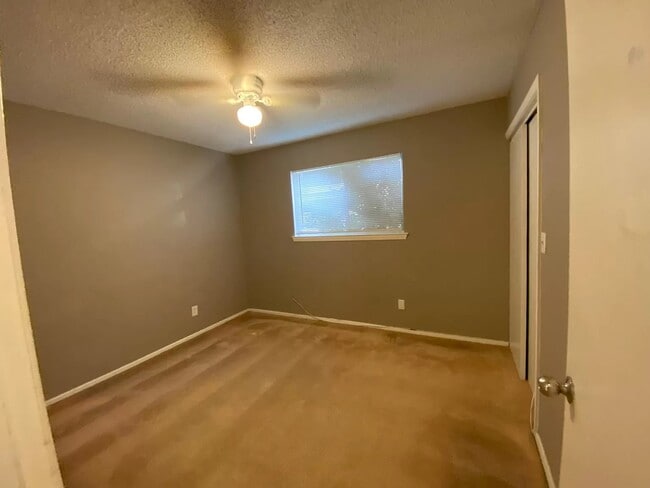 Building Photo - 10801 Havenrock Dr