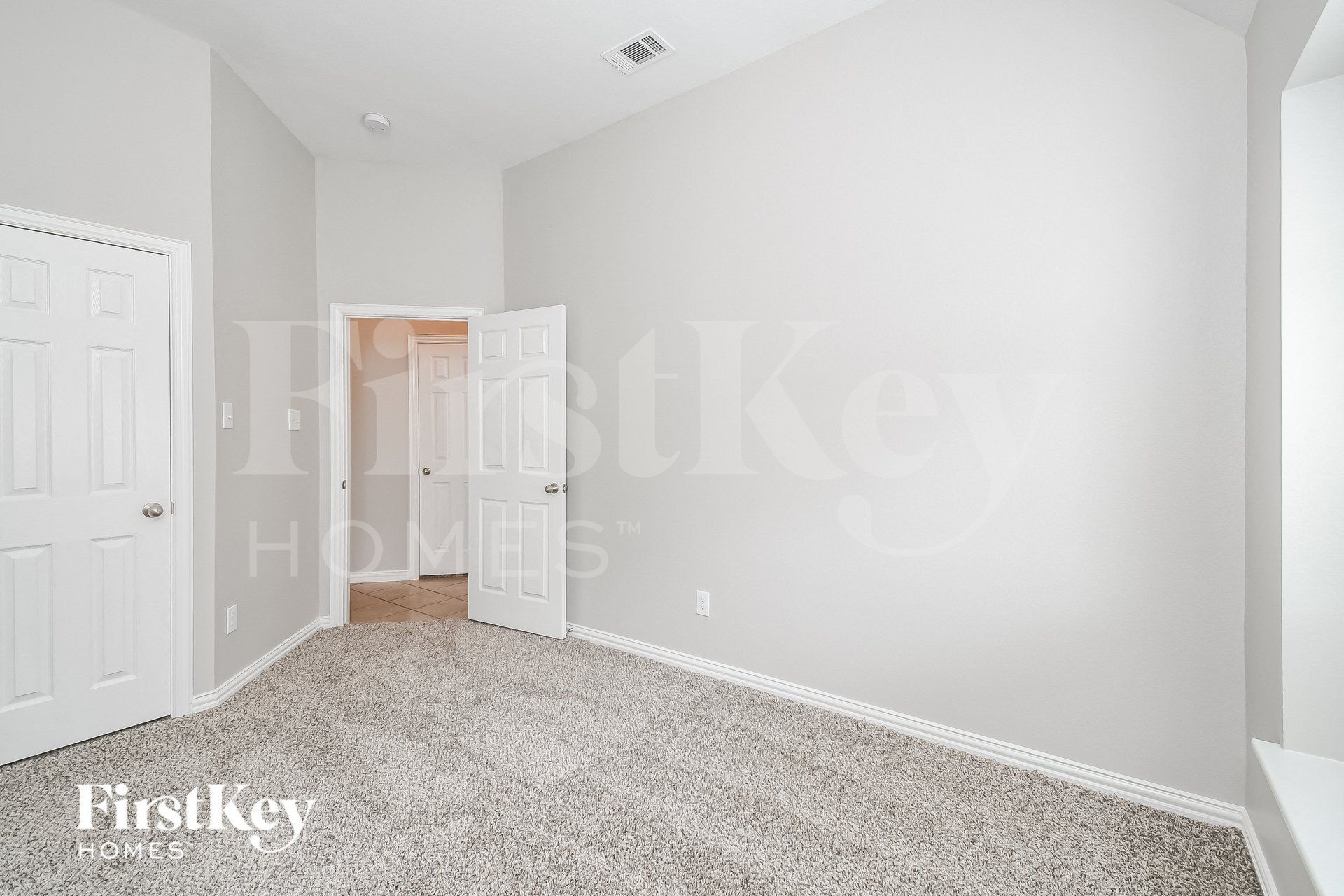 Building Photo - 5854 Cliff Ridge Dr