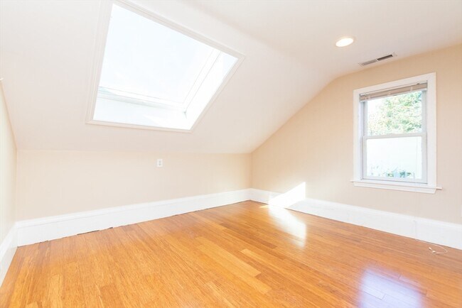 Building Photo - 27 Shannon St