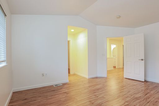Building Photo - Newly Remodeled 3 bed 2.5 bath Townhome for Rent in Willow Grove Community