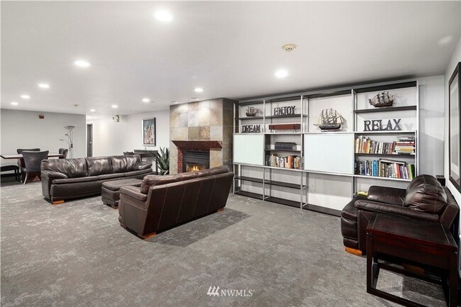 Building Photo - Classic 1bedroom Condo with Elegant Amenit...