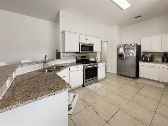 Building Photo - 2823 Brookhurst Dr